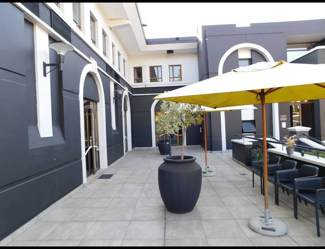 253M² OFFICE TO LET IN HYDE PARK